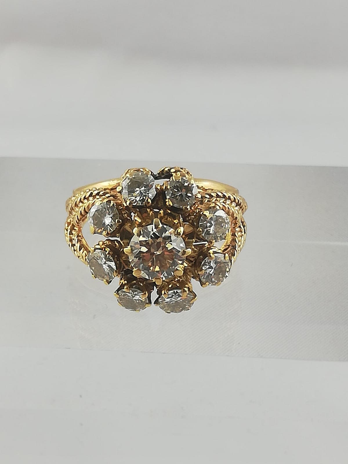 Bijou rachaté à Neuilly